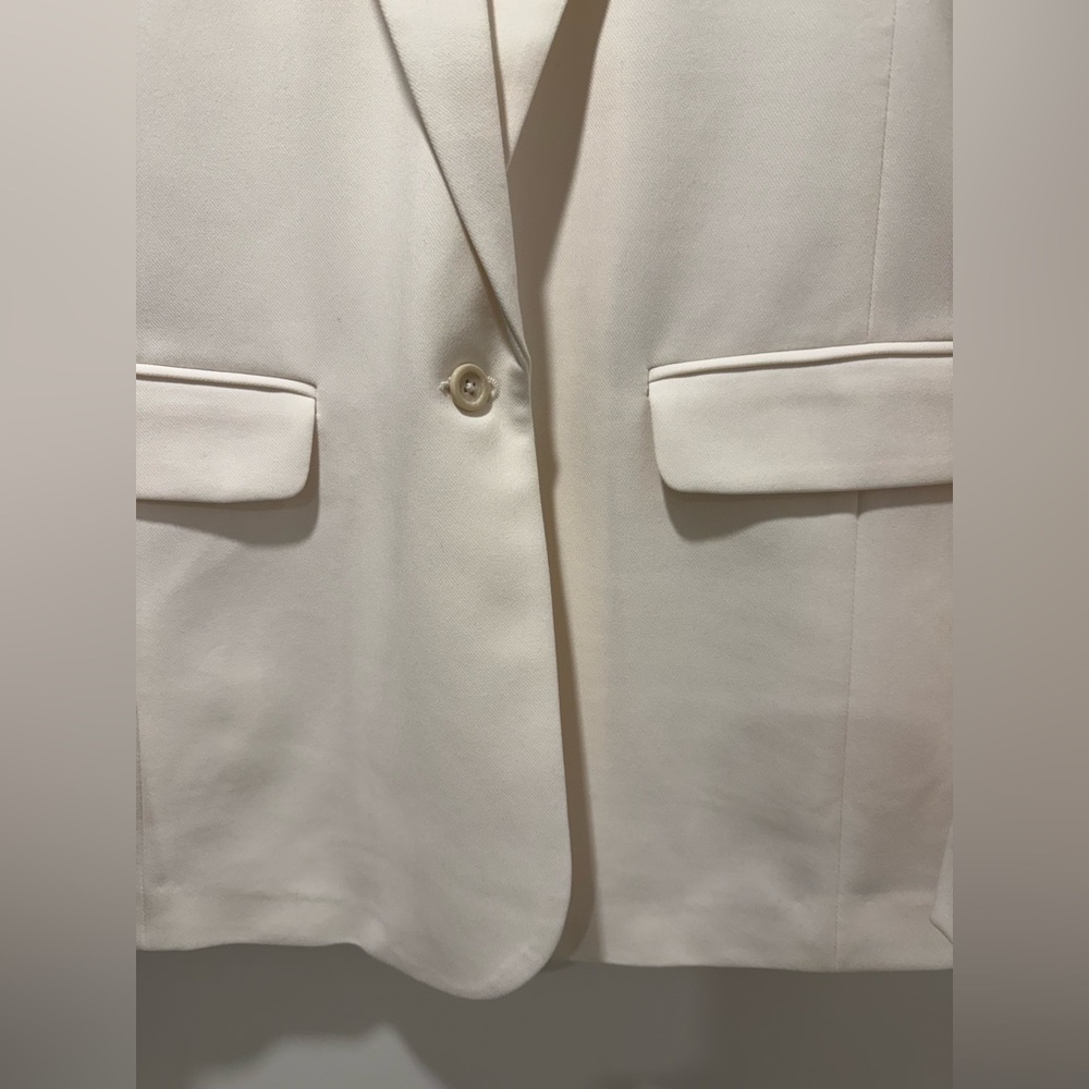 Blazer - Picture 3 of 4